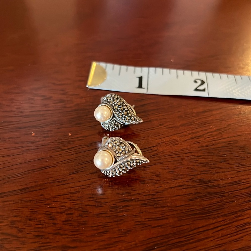 Sterling silver earrings with pearls